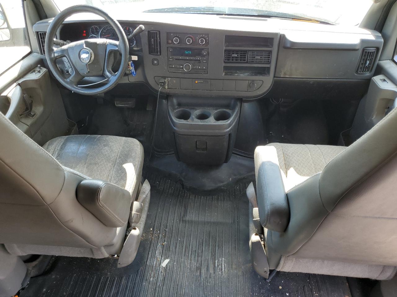 2008 Chevrolet Express G1500 VIN: 1GCFG15X381178699 Lot: 70910305