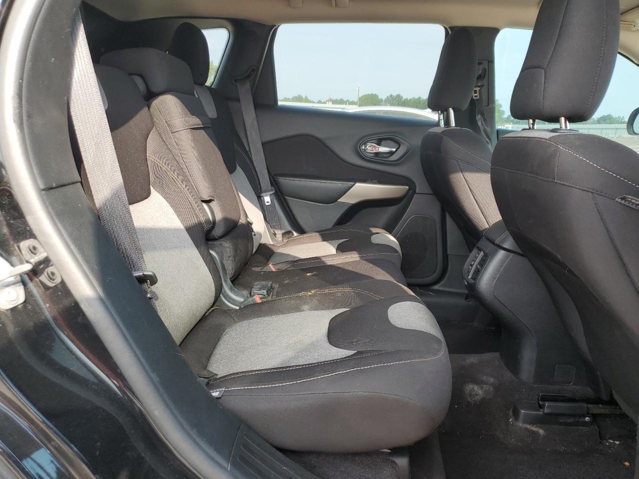 2018 Jeep Cherokee Latitude VIN: 1C4PJLCX8JD528109 Lot: 69428625