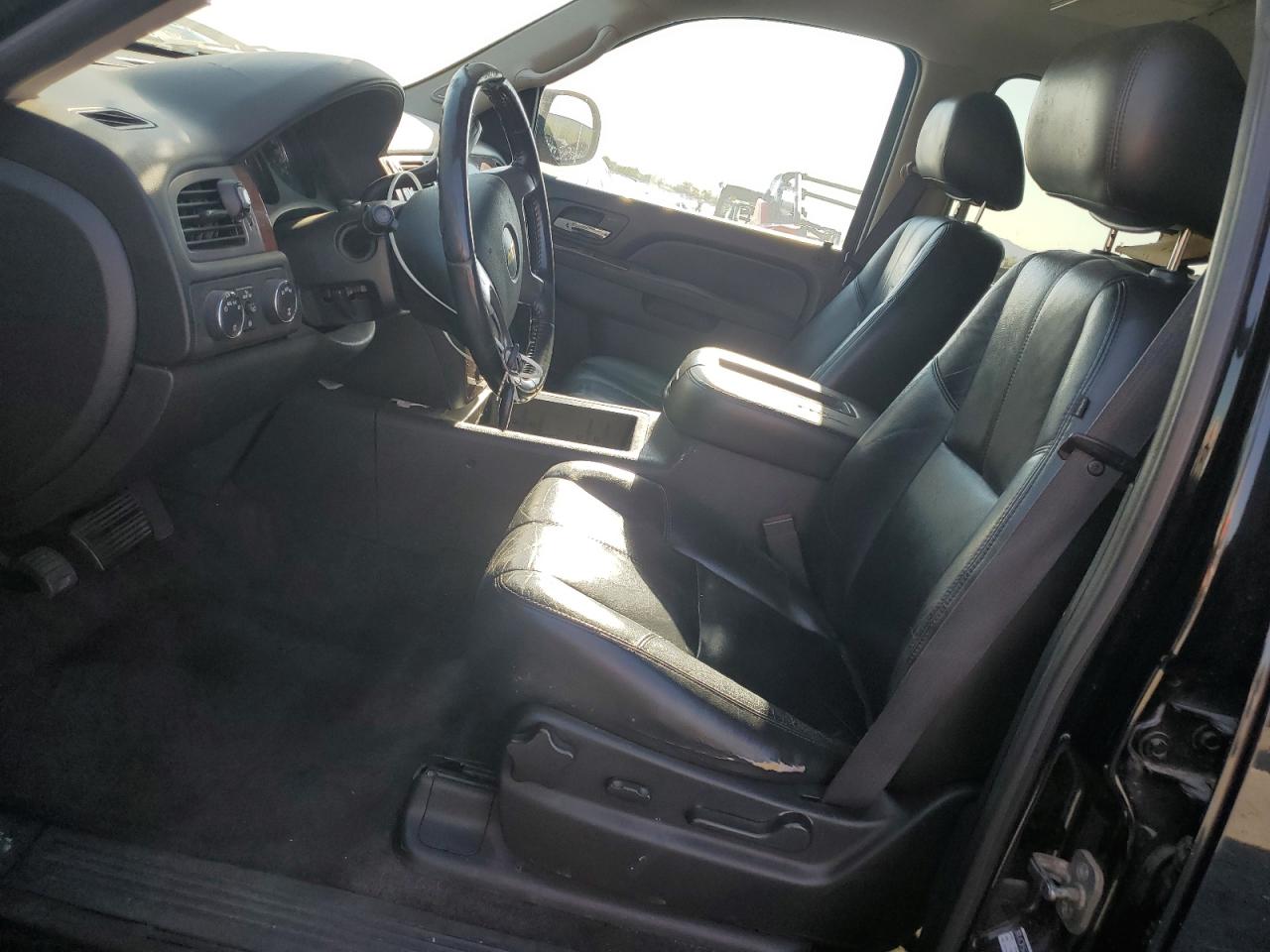 2011 Chevrolet Suburban K1500 Lt VIN: 1GNSKJE3XBR385634 Lot: 80205155