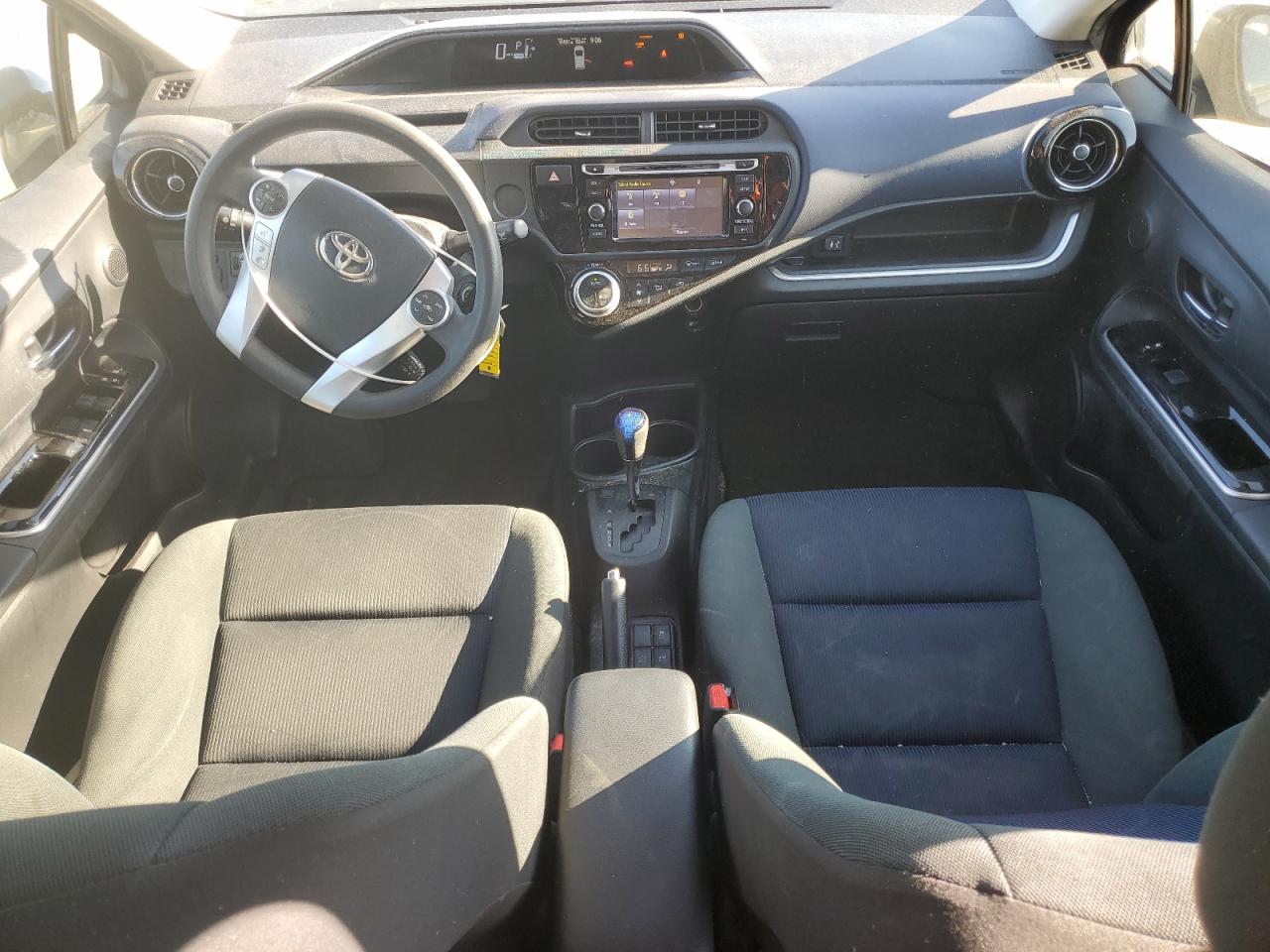 2015 Toyota Prius C VIN: JTDKDTB38F1104616 Lot: 70108815