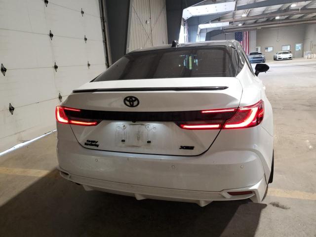  TOYOTA CAMRY 2025 Белы
