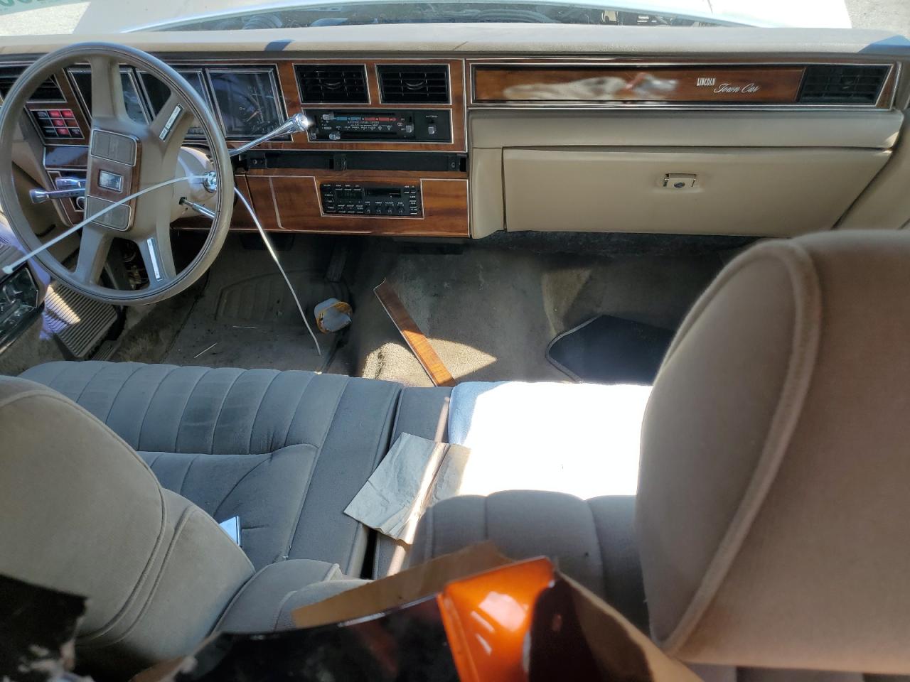 1989 Lincoln Town Car VIN: 1LNBM81F9KY605567 Lot: 67747295