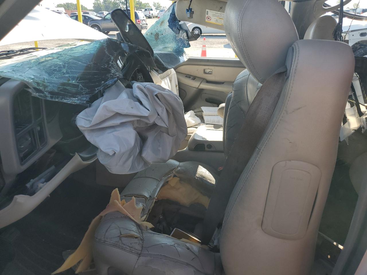 2002 Chevrolet Tahoe K1500 VIN: 1GNEK13T22R305775 Lot: 81080985