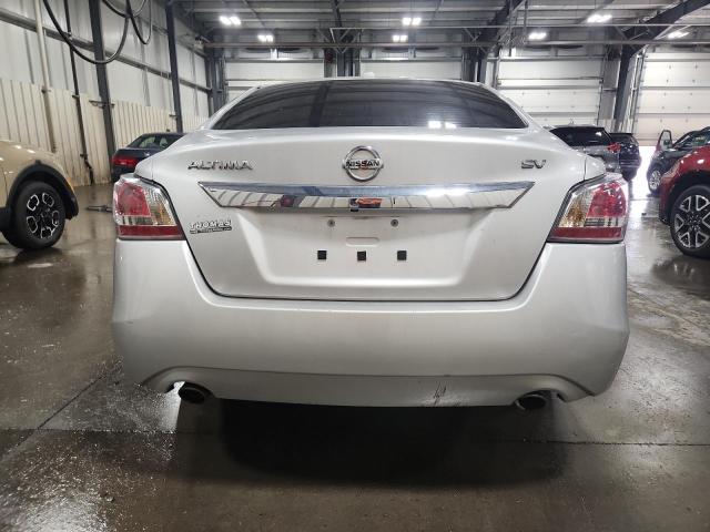 Sedans NISSAN ALTIMA 2015 Srebrny