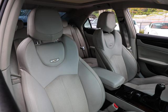 Sedans CADILLAC CTS 2013 Srebrny