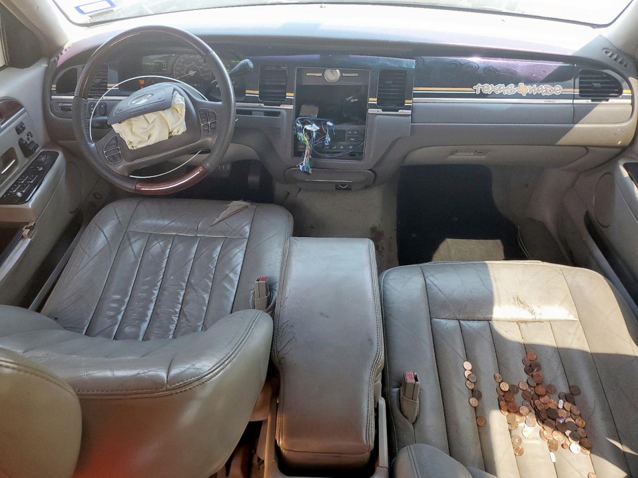 2003 Lincoln Town Car Signature VIN: 1LNHM82W13Y608408 Lot: 68421325