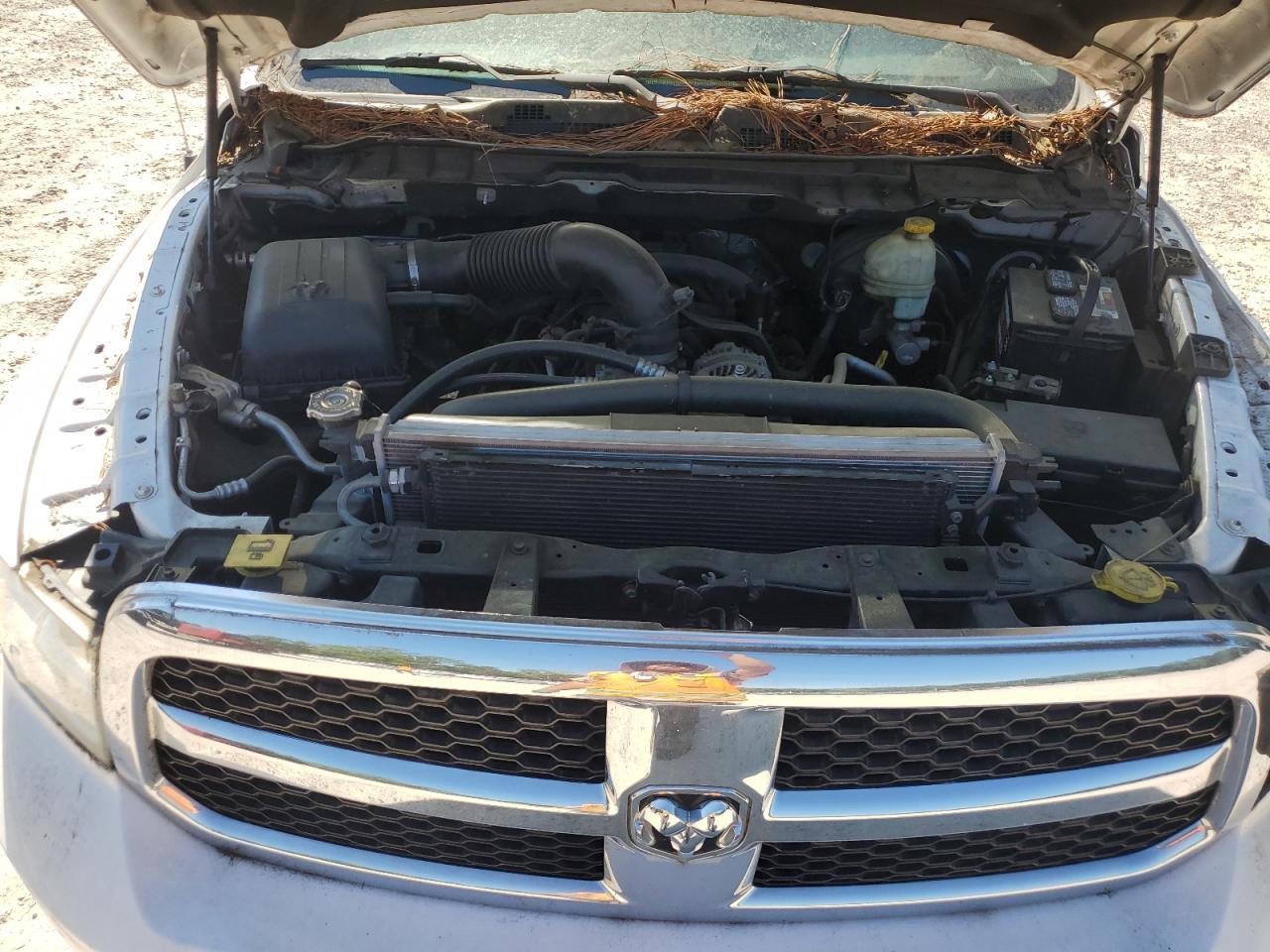 1C6RR7GT2FS631116 2015 Ram 1500 Slt