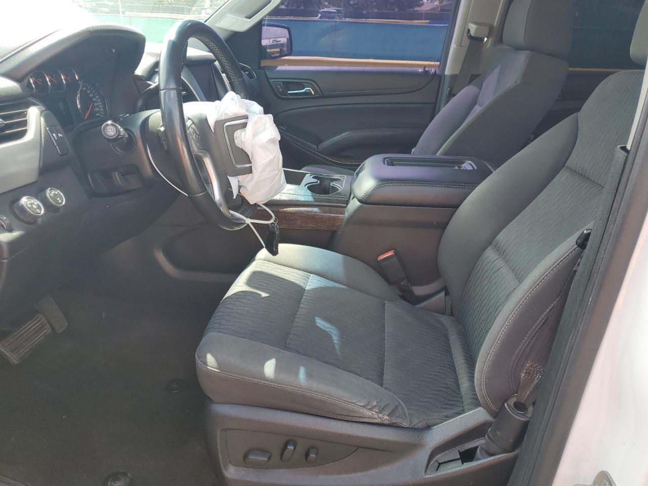 2017 GMC Yukon Xl K1500 Sle VIN: 1GKS2FKC0HR217413 Lot: 70781605