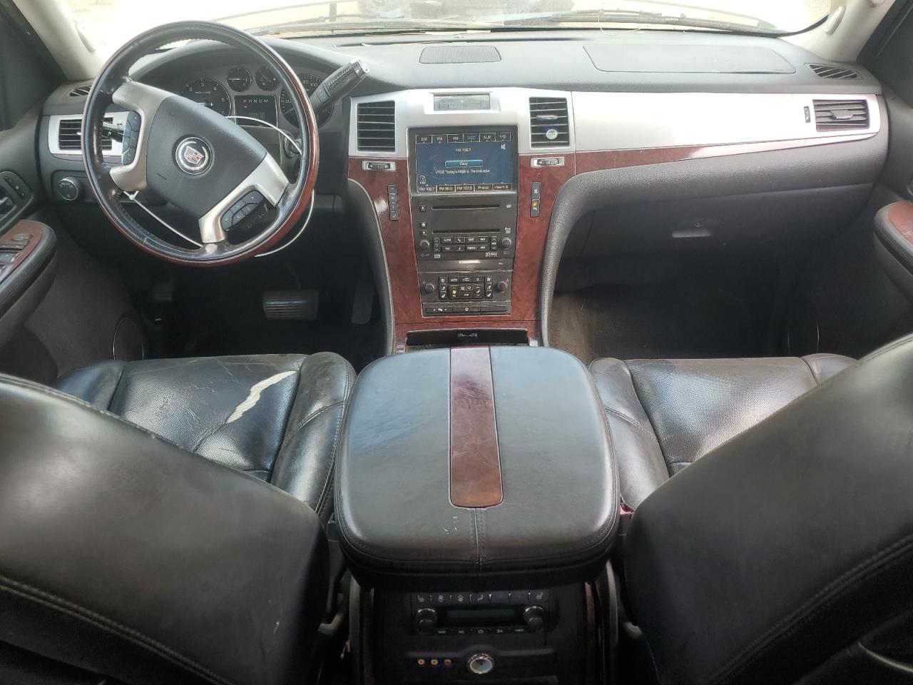 2007 Cadillac Escalade Luxury VIN: 1GYFK638X7R235059 Lot: 68639495