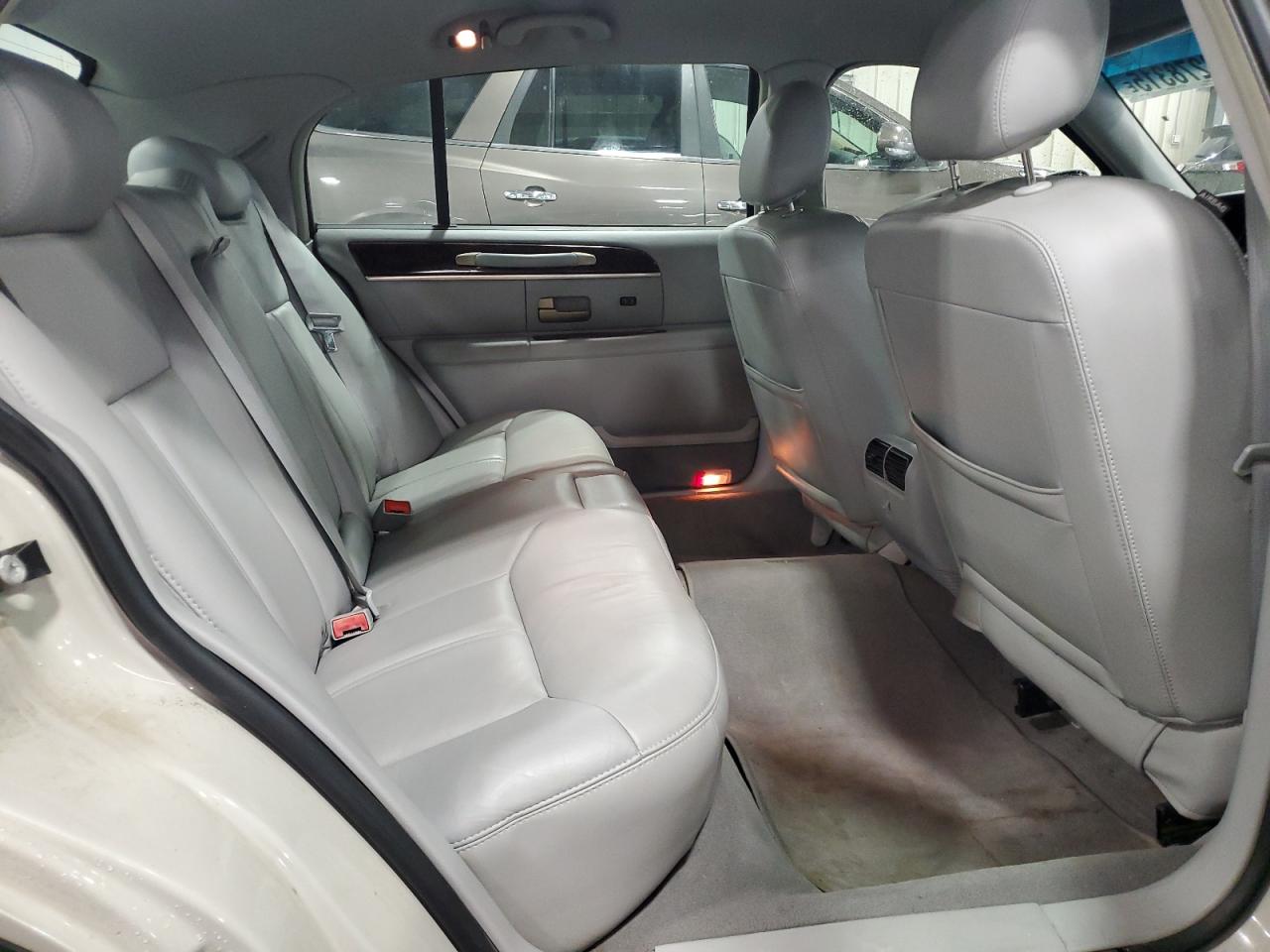 2006 Lincoln Town Car Signature Long Wheelbase VIN: 1LNHM85V96Y610625 Lot: 68278315