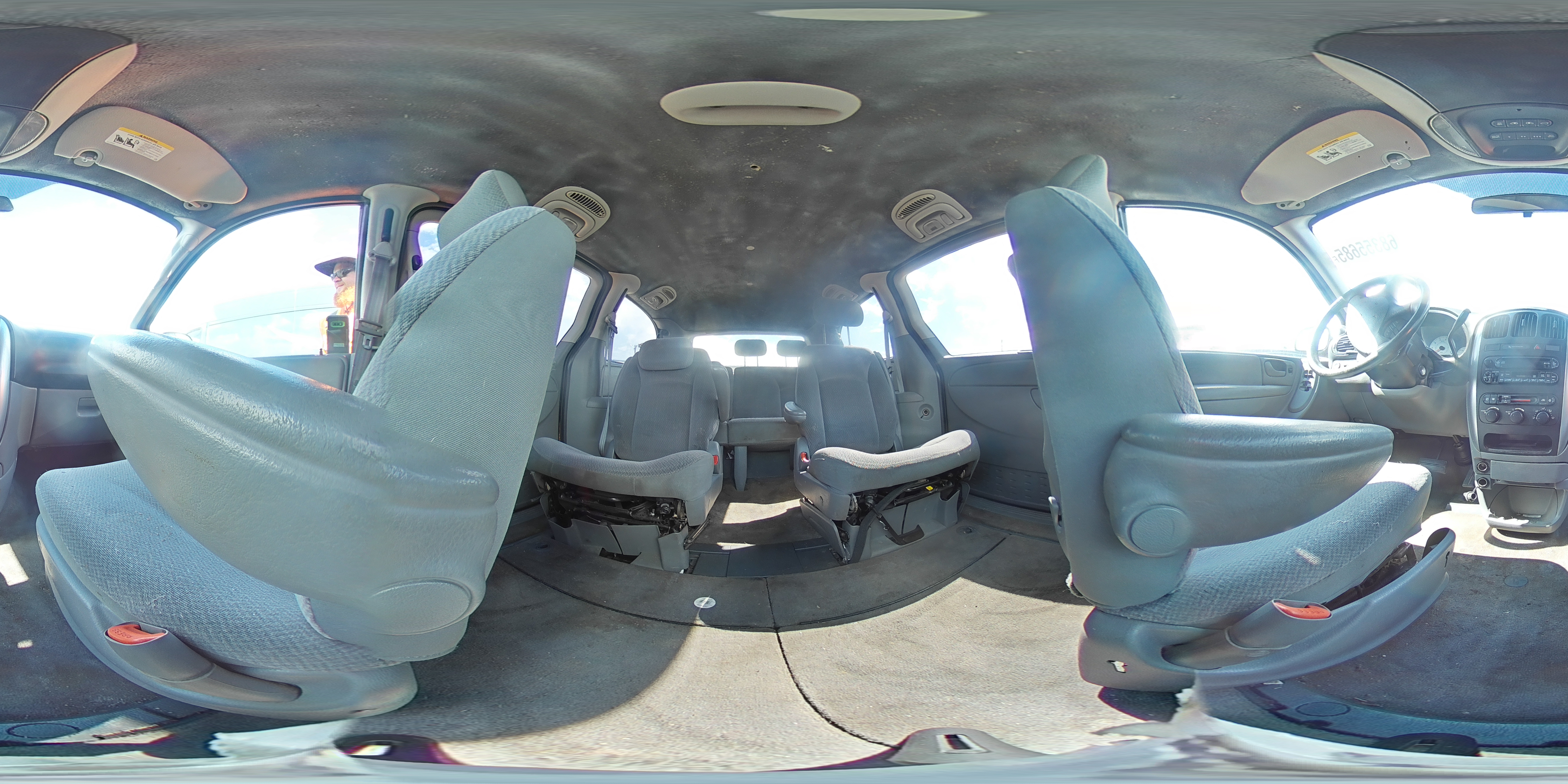 2005 Chrysler Town & Country Touring VIN: 2C4GP54L75R260114 Lot: 68355685