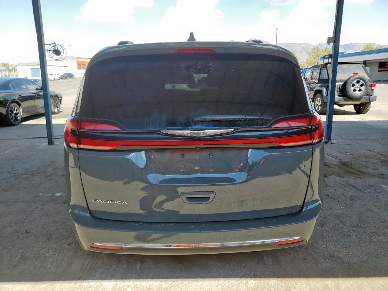 2022 Chrysler Pacifica Touring L VIN: 2C4RC1BGXNR181748 Lot: 70642075