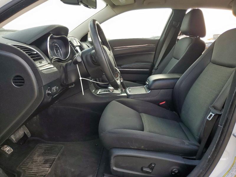  CHRYSLER 300 2018 White
