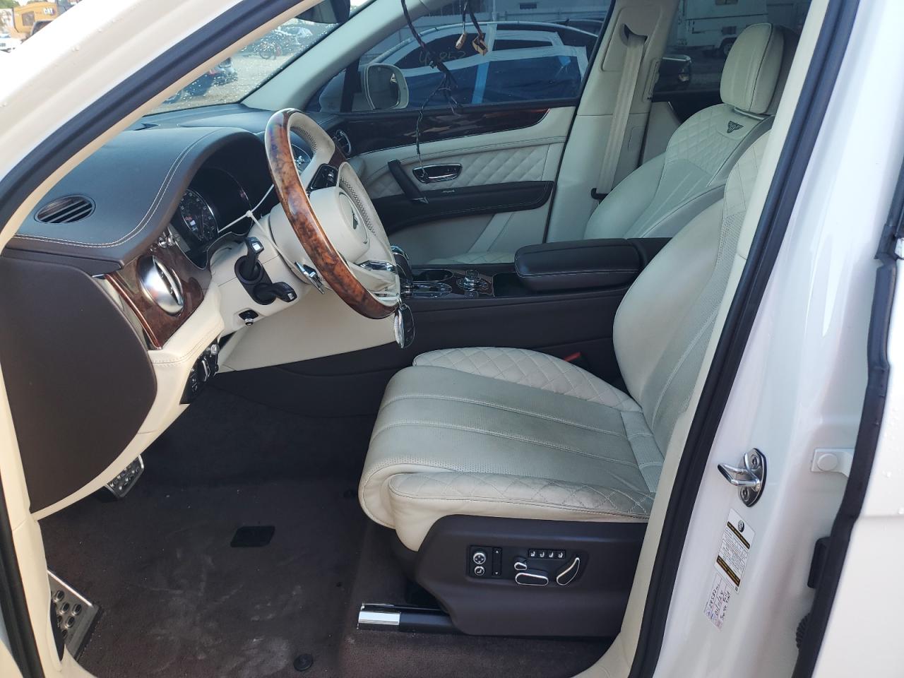 2020 Bentley Bentayga VIN: SJAAJ2ZV4LC027640 Lot: 67953885