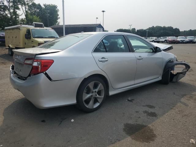  TOYOTA CAMRY 2014 Srebrny
