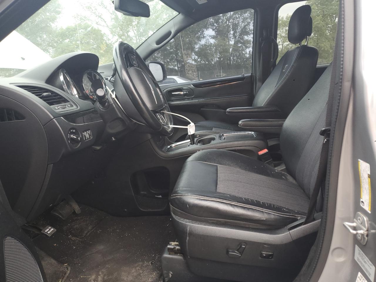 2015 Chrysler Town & Country S VIN: 2C4RC1HG8FR710574 Lot: 68936765