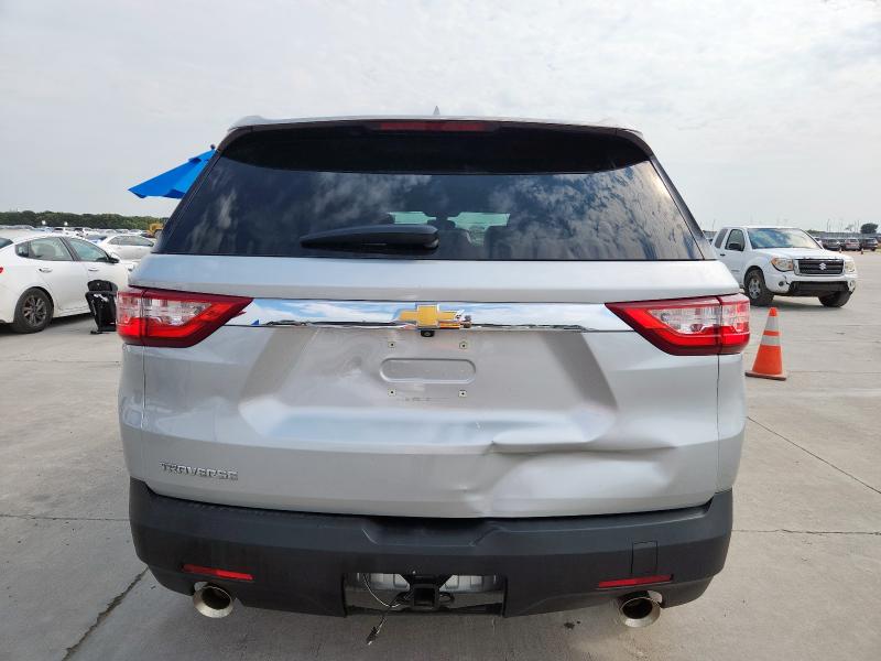  CHEVROLET TRAVERSE 2021 Srebrny