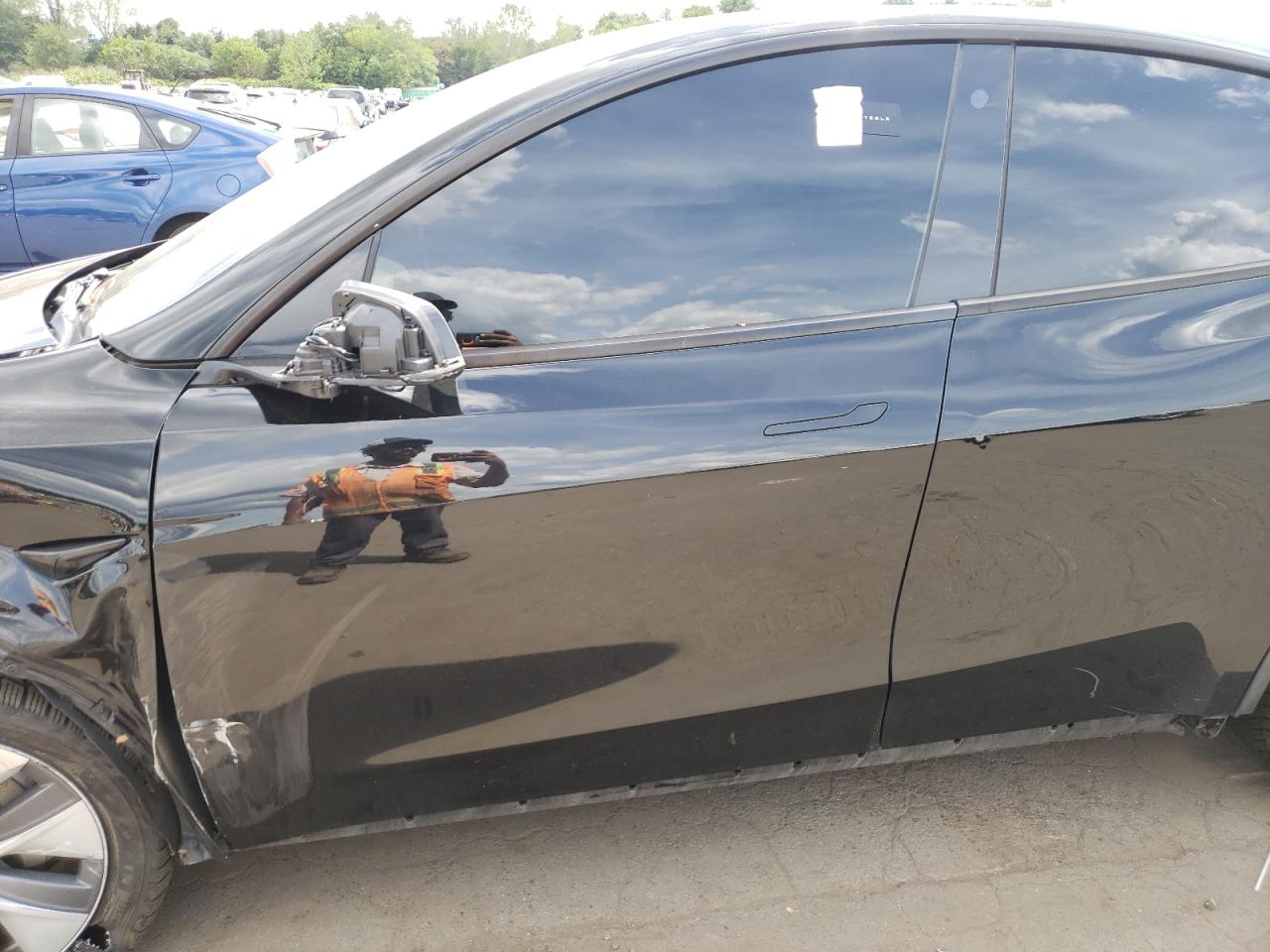 2023 Tesla Model Y VIN: 7SAYGDEE0PA123562 Lot: 70549515