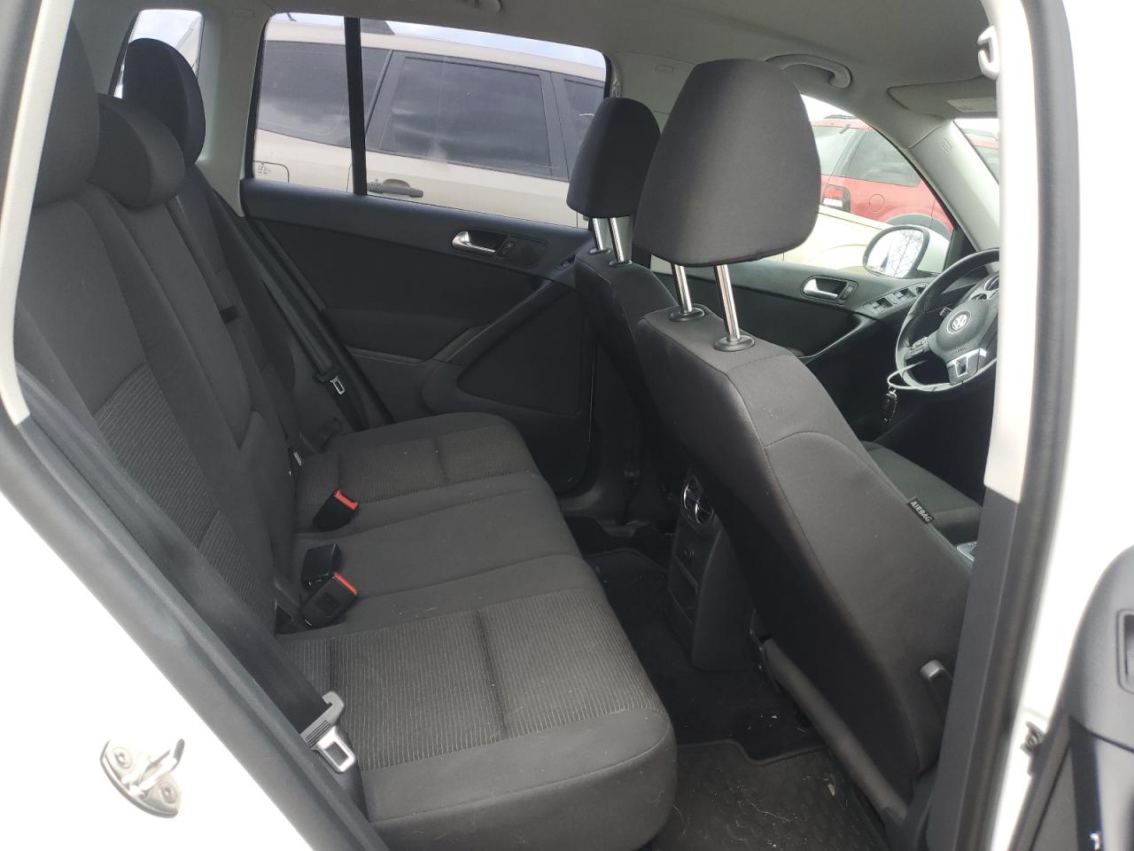 2017 Volkswagen Tiguan S VIN: WVGBV7AX2HK053101 Lot: 70564155