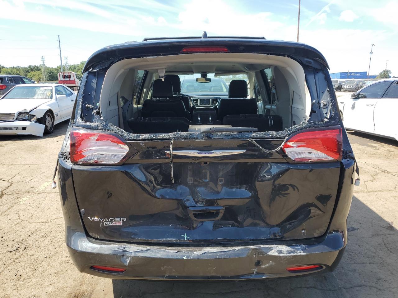 2020 Chrysler Voyager Lxi VIN: 2C4RC1DG8LR261883 Lot: 70577645