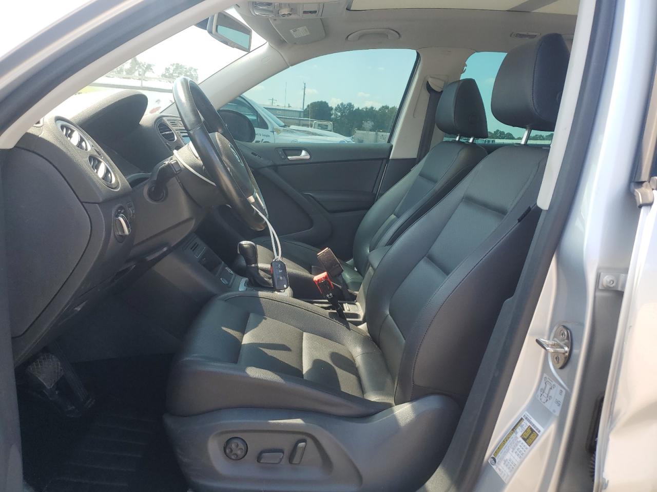 2017 Volkswagen Tiguan Wolfsburg VIN: WVGSV7AX2HK041370 Lot: 68865975