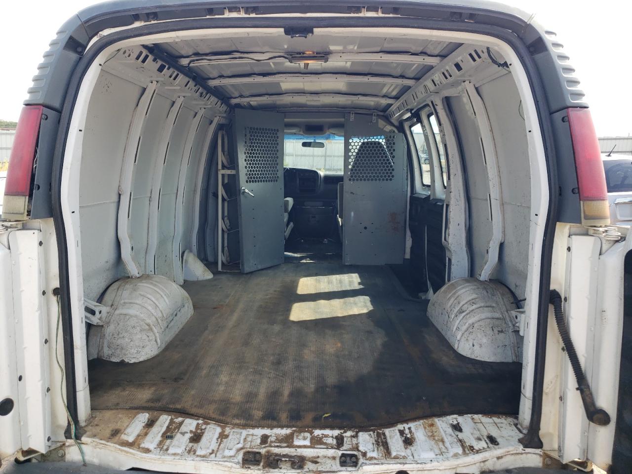 2001 Chevrolet Express G3500 VIN: 1GCHG35R711208198 Lot: 68793685