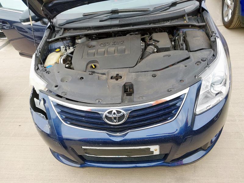 2011 TOYOTA AVENSIS TR
