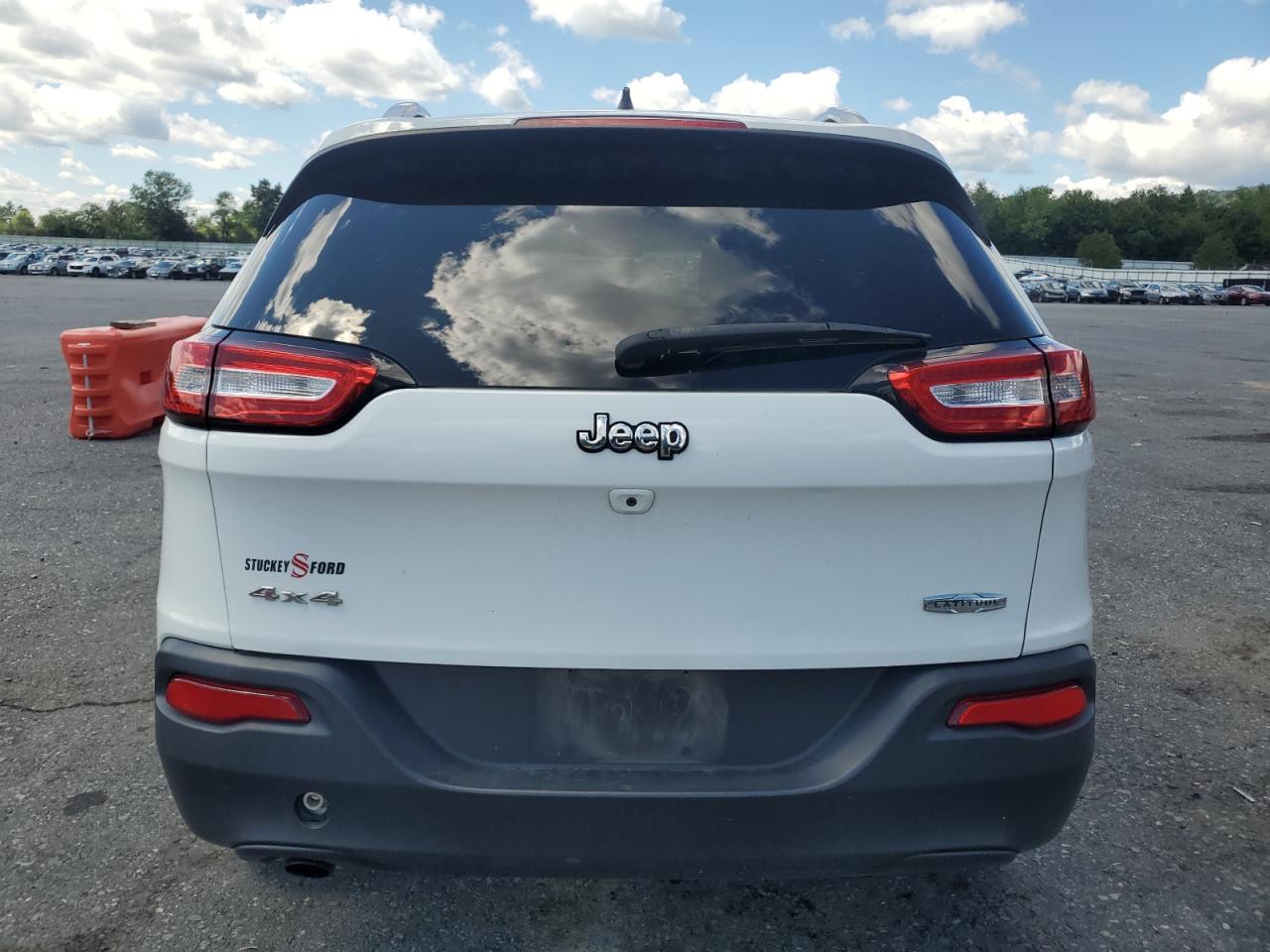 2015 Jeep Cherokee Latitude VIN: 1C4PJMCB9FW514936 Lot: 70349575