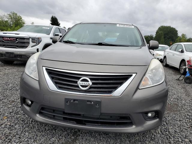 Sedans NISSAN VERSA 2013 Srebrny