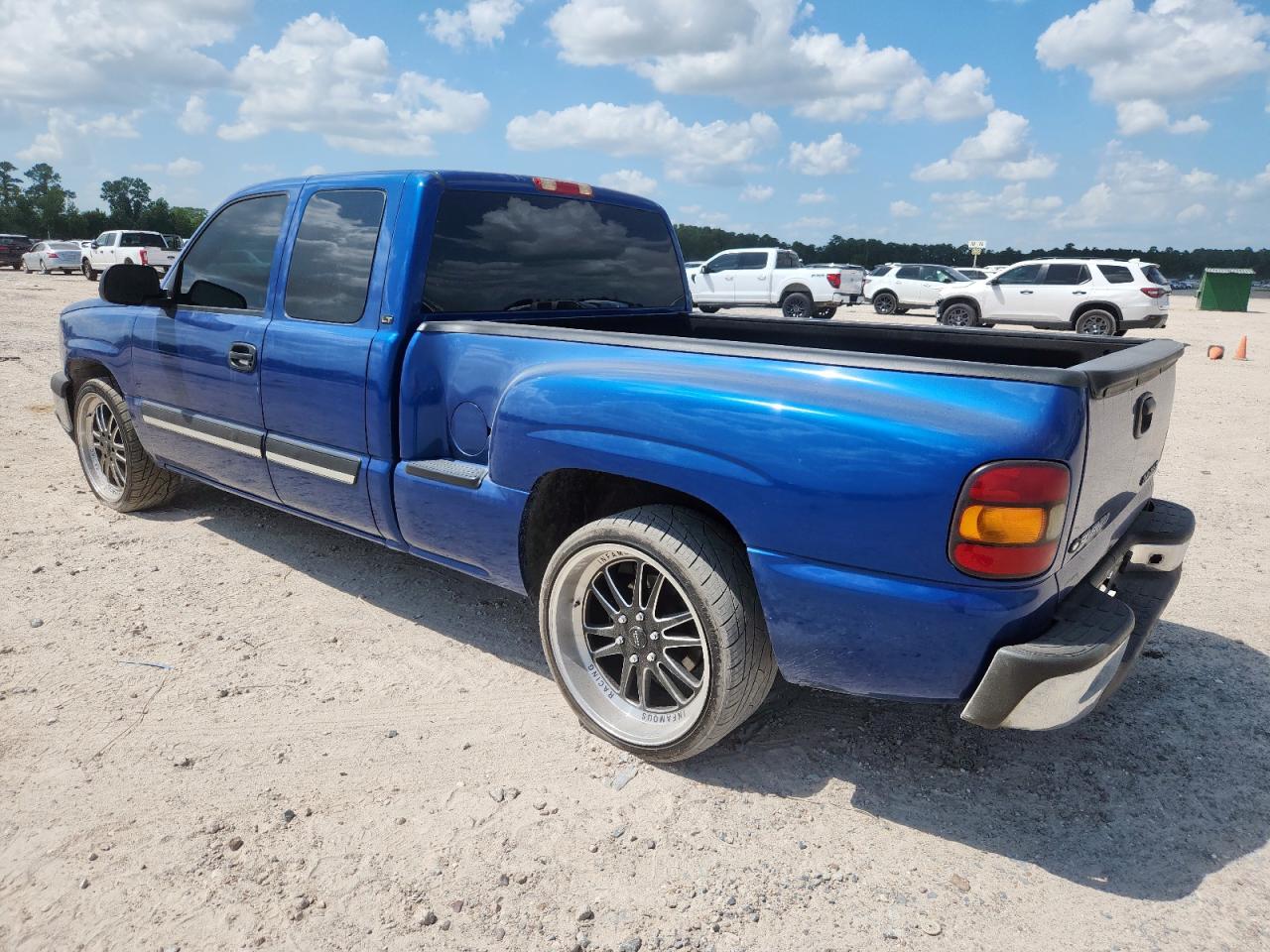 2004 Chevrolet Silverado C1500 blue null gas 1GCEC19TX4Z203835 photo #3