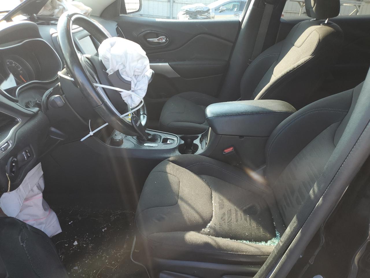 2019 Jeep Cherokee Latitude VIN: 1C4PJMCX2KD471526 Lot: 68952405