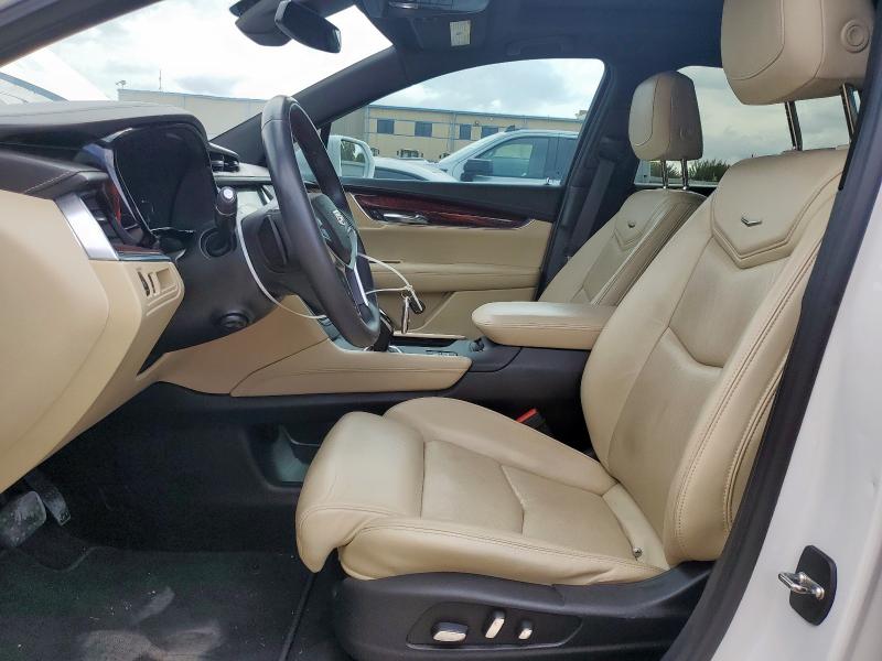  CADILLAC XT5 2017 White
