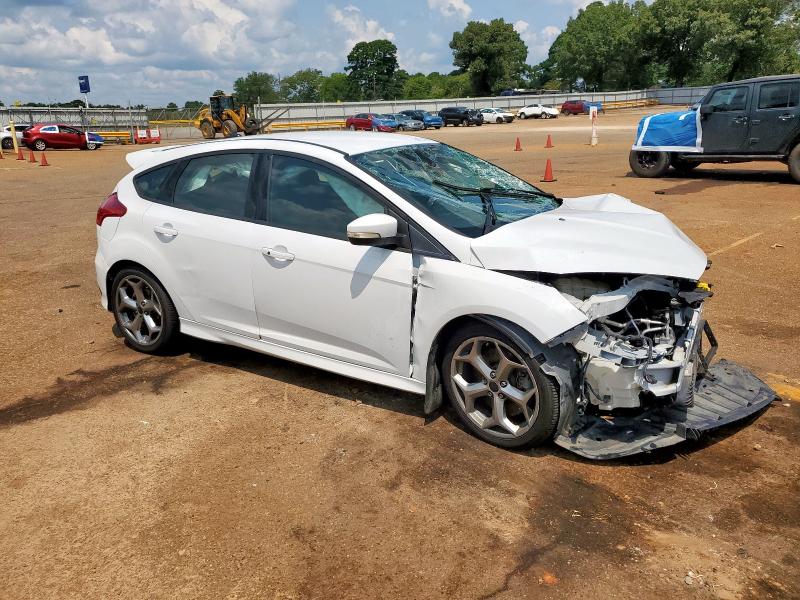  FORD FOCUS 2016 Белы