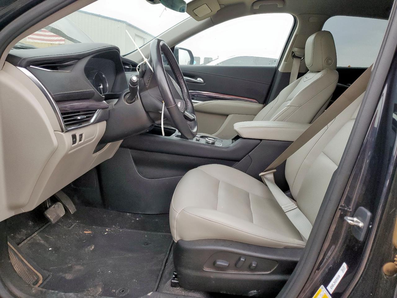 2023 Cadillac Xt4 Luxury VIN: 1GYAZAR48PF103352 Lot: 69736635