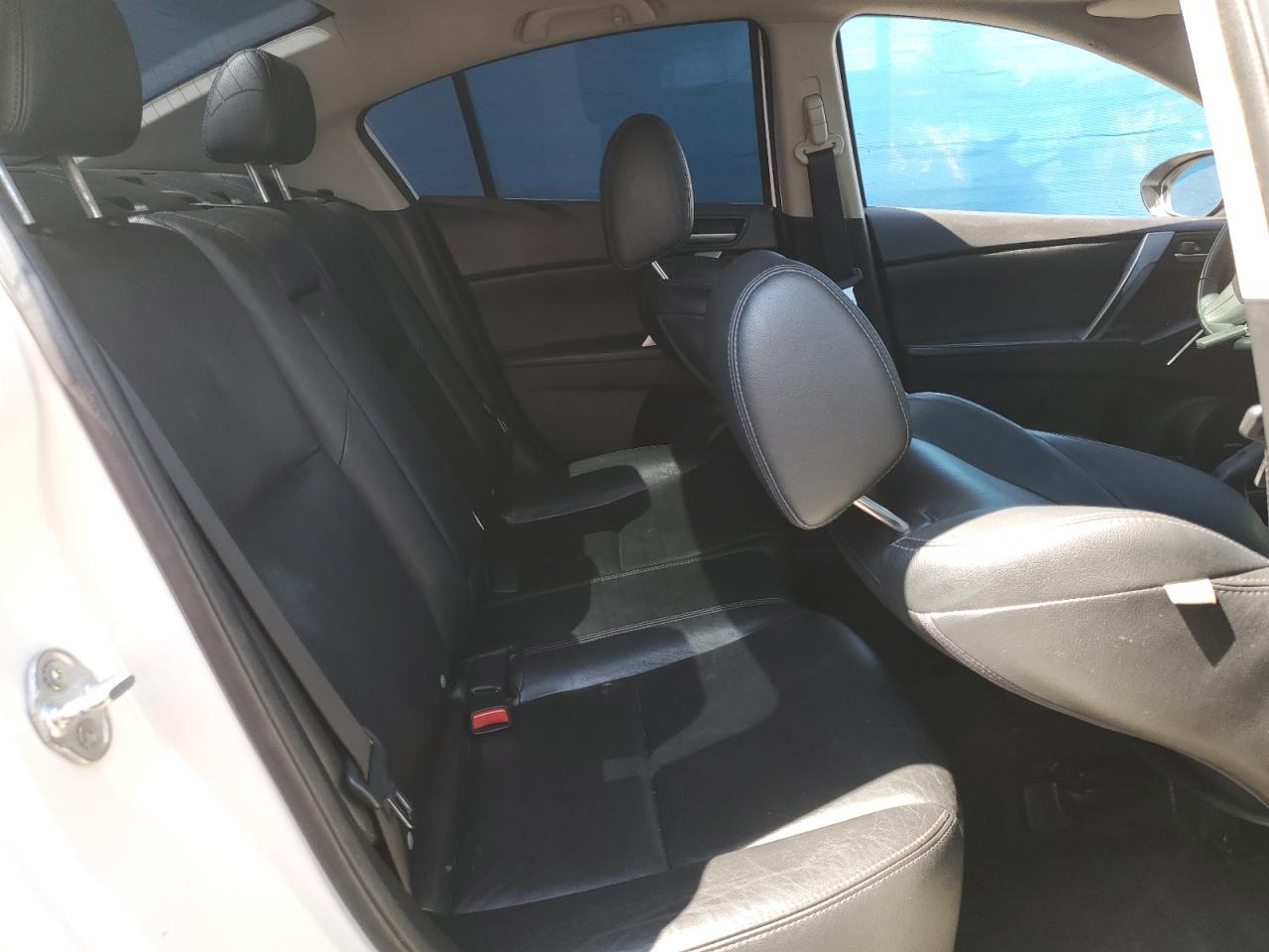 2011 Mazda 3 S VIN: JM1BL1W61B1362837 Lot: 70390845