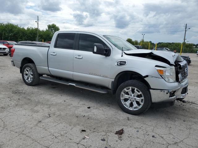  NISSAN TITAN 2017 Srebrny