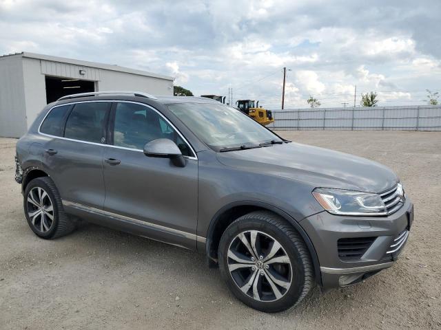  VOLKSWAGEN TOUAREG 2017 Серый