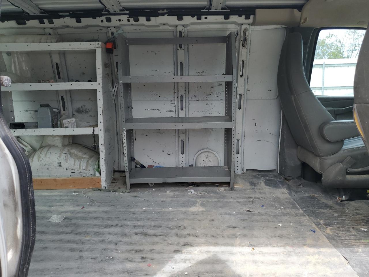 2018 Chevrolet Express G2500 VIN: 1GCWGAFP6J1276565 Lot: 69320085