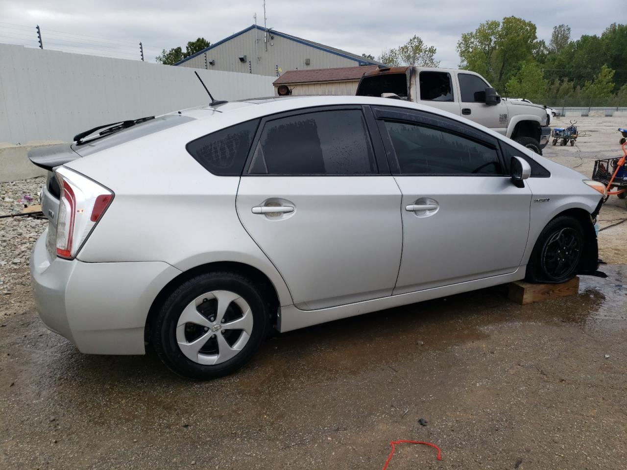 2013 Toyota Prius silver hatchback hybrid JTDKN3DU9D5622906 photo #4