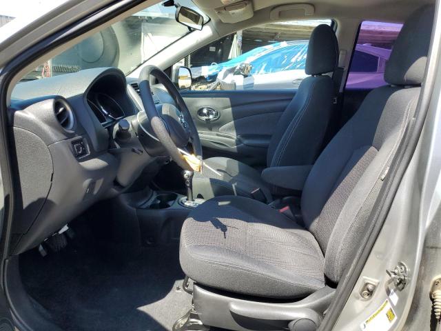 Sedans NISSAN VERSA 2014 Srebrny