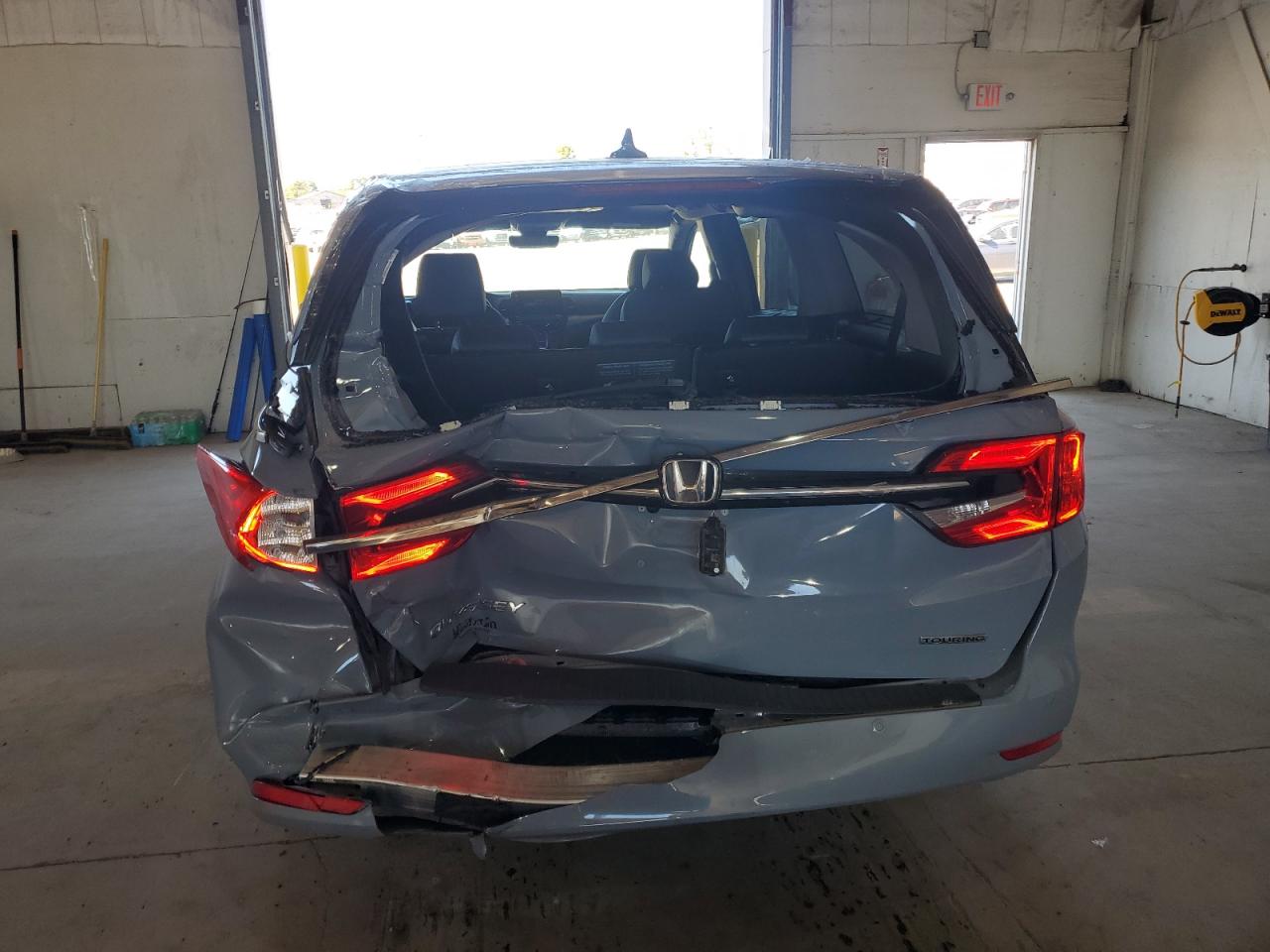 2024 Honda Odyssey Touring VIN: 5FNRL6H86RB027701 Lot: 68436625