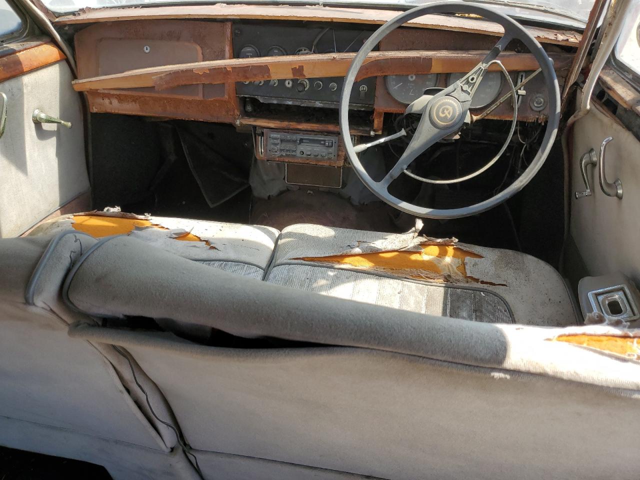 1966 Jaguar X-Type VIN: 1A10250BW Lot: 67392055