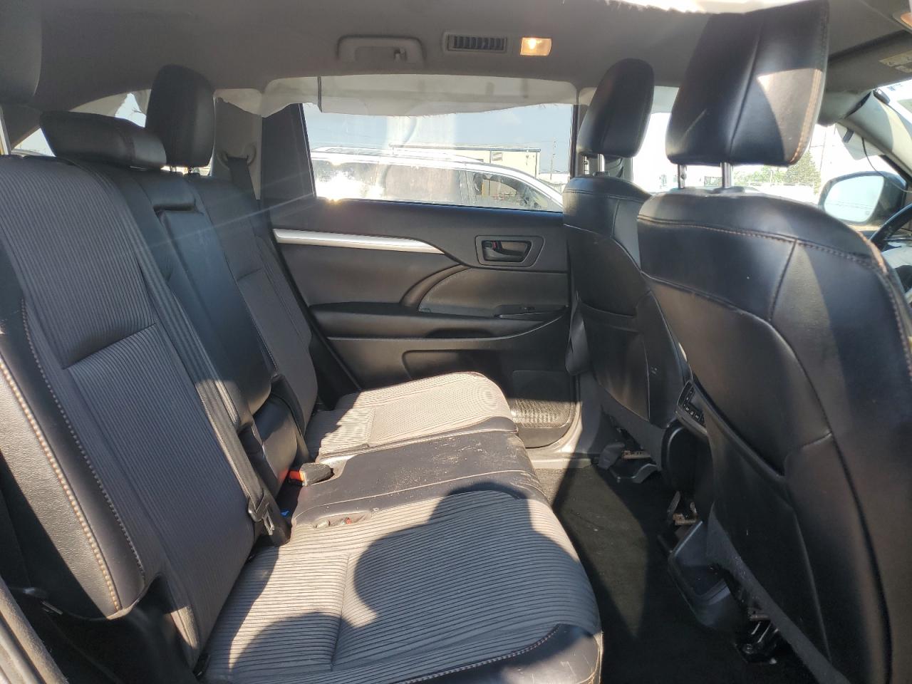 2018 Toyota Highlander Le VIN: 5TDBZRFH1JS905264 Lot: 70027035