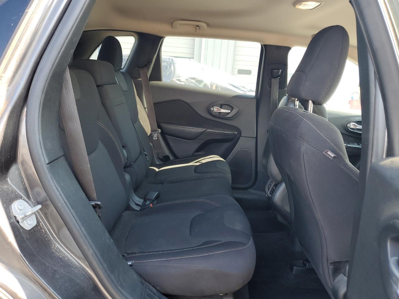 2016 Jeep Cherokee Latitude VIN: 1C4PJLCB4GW297906 Lot: 70565085