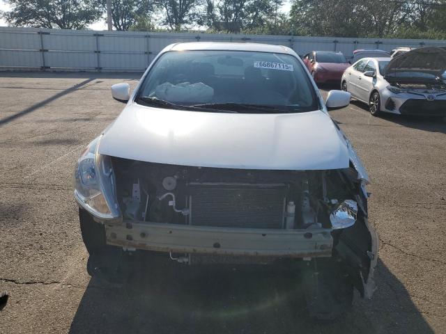  NISSAN VERSA 2017 Biały