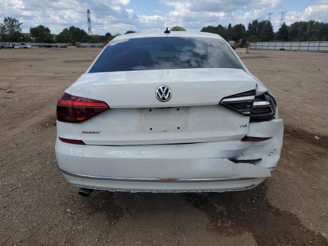  VOLKSWAGEN PASSAT 2018 Белы