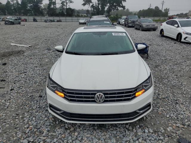  VOLKSWAGEN PASSAT 2016 Белы