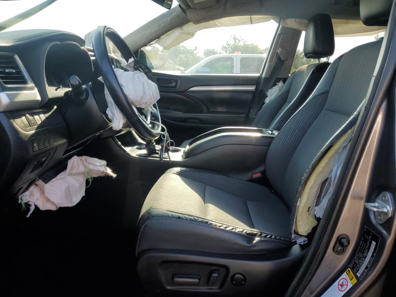 2018 Toyota Highlander Le VIN: 5TDBZRFH1JS905264 Lot: 70027035