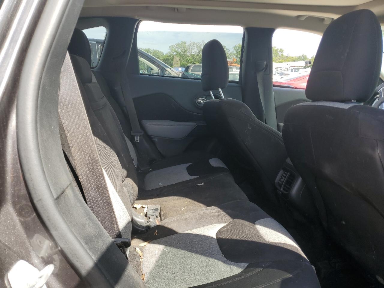 2014 Jeep Cherokee Latitude VIN: 1C4PJMCS1EW260752 Lot: 70022095