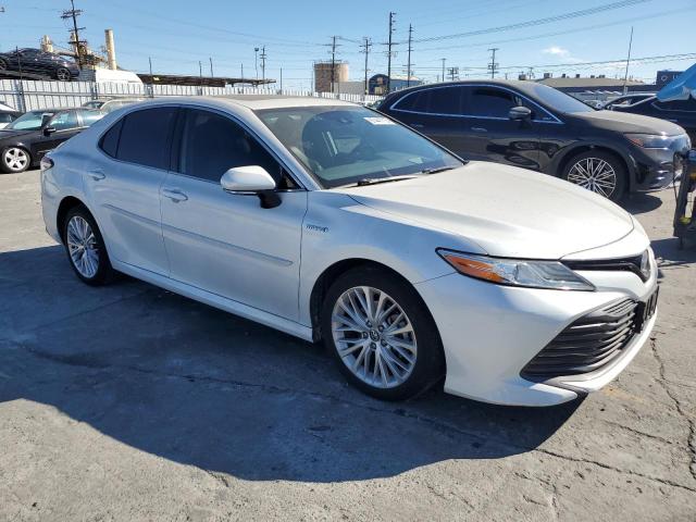  TOYOTA CAMRY 2019 Белы